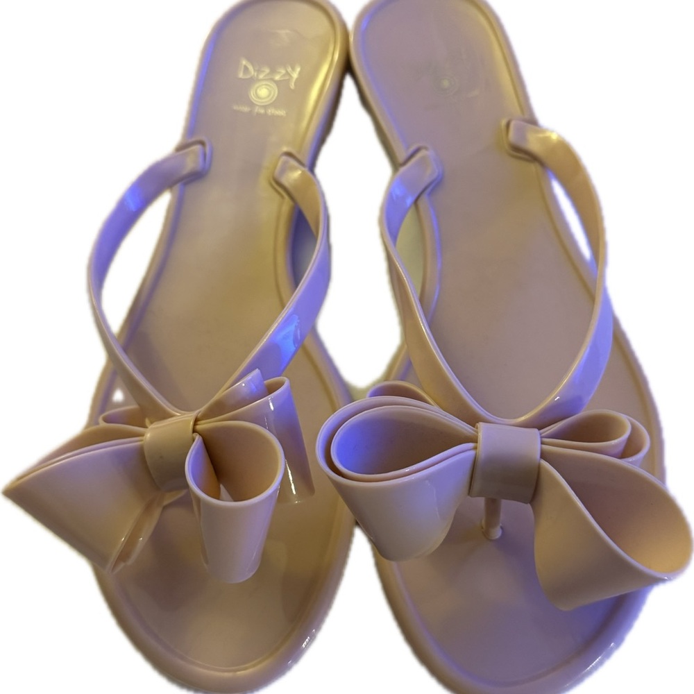 Dizzy jelly sandals size 8; beige NWOT